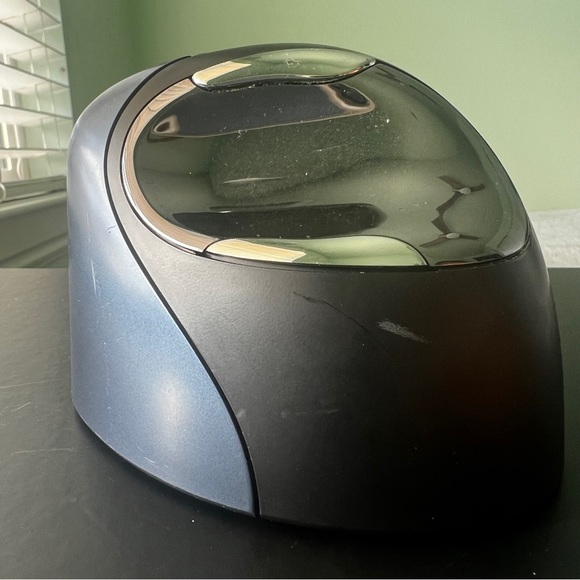 Evoluent VM4SW VerticalMouse 2 Right Hand Ergonomic Mouse with Wireless Connect - Picture 2 of 5